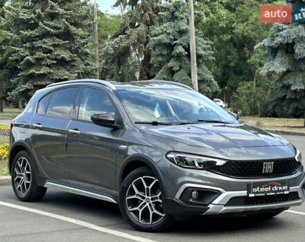 Серый Фиат Tipo Cross, объемом двигателя 1 л и пробегом 27 тыс. км за 14799 $, фото 1 на Automoto.ua