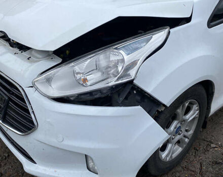 Белый Форд Б-Макс, объемом двигателя 1 л и пробегом 152 тыс. км за 4500 $, фото 2 на Automoto.ua