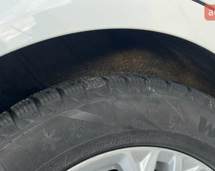 Белый Форд Б-Макс, объемом двигателя 1 л и пробегом 154 тыс. км за 5650 $, фото 14 на Automoto.ua