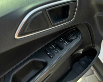 Белый Форд Б-Макс, объемом двигателя 1 л и пробегом 153 тыс. км за 7100 $, фото 17 на Automoto.ua