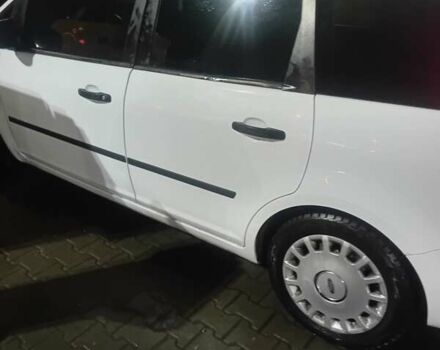 Белый Форд Си-Макс, объемом двигателя 1.56 л и пробегом 275 тыс. км за 5500 $, фото 6 на Automoto.ua