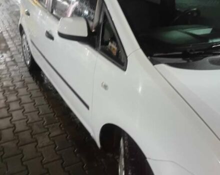 Белый Форд Си-Макс, объемом двигателя 1.56 л и пробегом 275 тыс. км за 5500 $, фото 7 на Automoto.ua