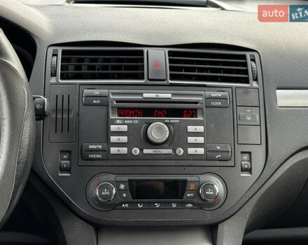 Белый Форд Си-Макс, объемом двигателя 1.6 л и пробегом 260 тыс. км за 3999 $, фото 13 на Automoto.ua