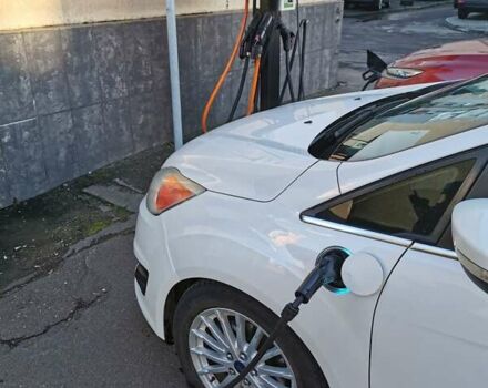 Білий Форд Сі-Макс, об'ємом двигуна 2 л та пробігом 191 тис. км за 12500 $, фото 4 на Automoto.ua