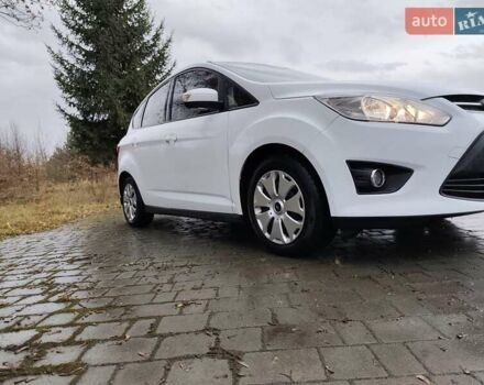 Белый Форд Си-Макс, объемом двигателя 1.56 л и пробегом 235 тыс. км за 9500 $, фото 2 на Automoto.ua