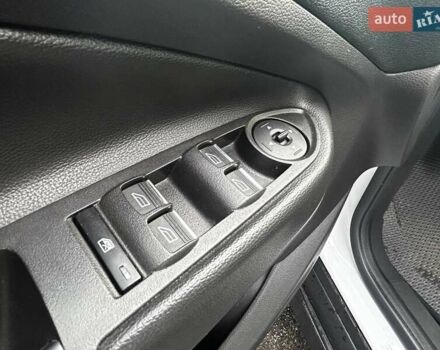 Білий Форд Сі-Макс, об'ємом двигуна 2 л та пробігом 246 тис. км за 10990 $, фото 11 на Automoto.ua