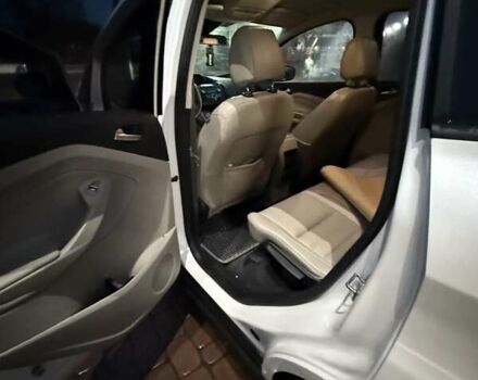 Белый Форд Си-Макс, объемом двигателя 2 л и пробегом 111 тыс. км за 15100 $, фото 7 на Automoto.ua