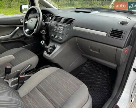 Белый Форд Си-Макс, объемом двигателя 1.6 л и пробегом 261 тыс. км за 4499 $, фото 1 на Automoto.ua