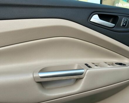 Бежевый Форд Си-Макс, объемом двигателя 2 л и пробегом 228 тыс. км за 15490 $, фото 10 на Automoto.ua