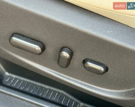 Бежевый Форд Си-Макс, объемом двигателя 2 л и пробегом 228 тыс. км за 15490 $, фото 12 на Automoto.ua