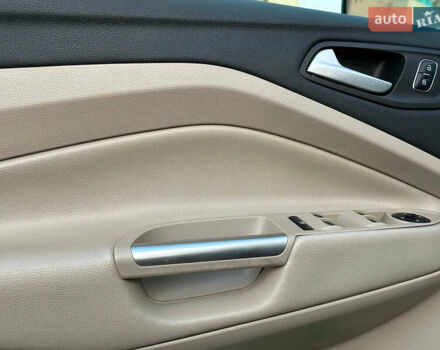 Бежевый Форд Си-Макс, объемом двигателя 2 л и пробегом 228 тыс. км за 15490 $, фото 10 на Automoto.ua