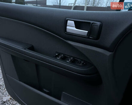 Чорний Форд Сі-Макс, об'ємом двигуна 2 л та пробігом 243 тис. км за 5500 $, фото 19 на Automoto.ua