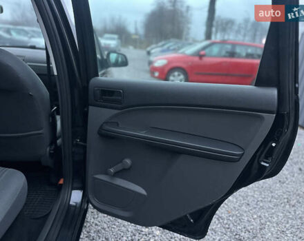 Черный Форд Си-Макс, объемом двигателя 1.6 л и пробегом 208 тыс. км за 5200 $, фото 31 на Automoto.ua