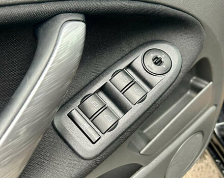 Черный Форд Си-Макс, объемом двигателя 1.8 л и пробегом 253 тыс. км за 5150 $, фото 26 на Automoto.ua