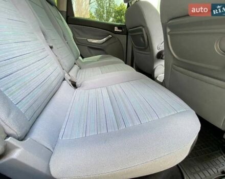 Черный Форд Си-Макс, объемом двигателя 1.6 л и пробегом 302 тыс. км за 4550 $, фото 39 на Automoto.ua