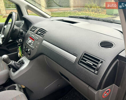 Черный Форд Си-Макс, объемом двигателя 1.8 л и пробегом 253 тыс. км за 5150 $, фото 39 на Automoto.ua