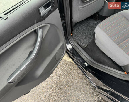 Черный Форд Си-Макс, объемом двигателя 1.8 л и пробегом 186 тыс. км за 6200 $, фото 23 на Automoto.ua