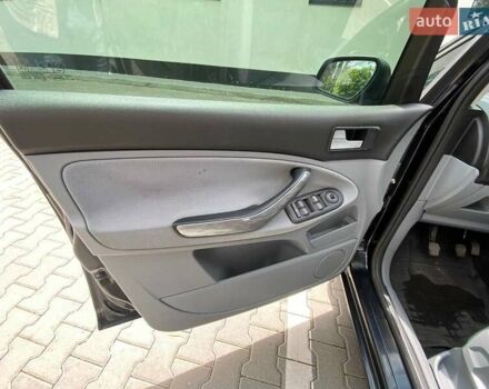 Черный Форд Си-Макс, объемом двигателя 1.6 л и пробегом 302 тыс. км за 4550 $, фото 1 на Automoto.ua