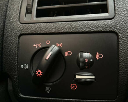 Черный Форд Си-Макс, объемом двигателя 1.8 л и пробегом 282 тыс. км за 4899 $, фото 21 на Automoto.ua