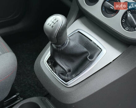 Черный Форд Си-Макс, объемом двигателя 1.6 л и пробегом 234 тыс. км за 5750 $, фото 39 на Automoto.ua