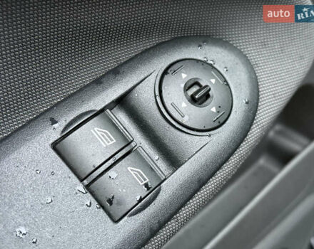 Черный Форд Си-Макс, объемом двигателя 1.6 л и пробегом 234 тыс. км за 5750 $, фото 26 на Automoto.ua