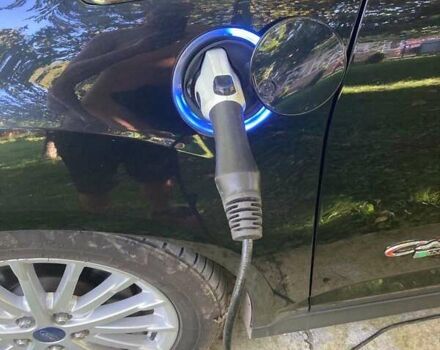 Черный Форд Си-Макс, объемом двигателя 2 л и пробегом 290 тыс. км за 7300 $, фото 1 на Automoto.ua