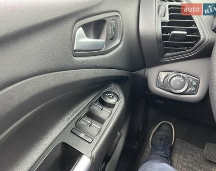 Черный Форд Си-Макс, объемом двигателя 2 л и пробегом 125 тыс. км за 9999 $, фото 27 на Automoto.ua