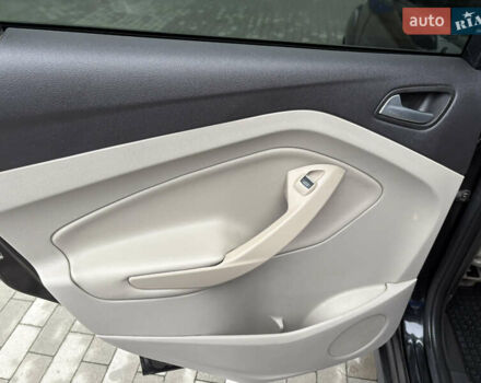 Черный Форд Си-Макс, объемом двигателя 2 л и пробегом 199 тыс. км за 10700 $, фото 11 на Automoto.ua