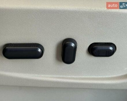 Черный Форд Си-Макс, объемом двигателя 2 л и пробегом 180 тыс. км за 10500 $, фото 15 на Automoto.ua