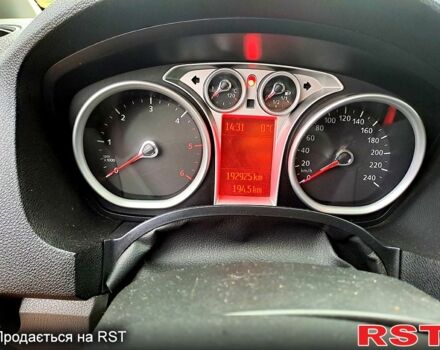 Красный Форд Си-Макс, объемом двигателя 2 л и пробегом 192 тыс. км за 7500 $, фото 7 на Automoto.ua