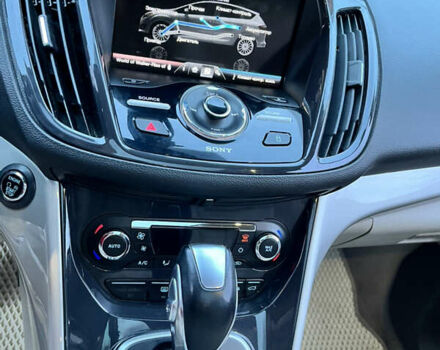 Красный Форд Си-Макс, объемом двигателя 2 л и пробегом 223 тыс. км за 9500 $, фото 7 на Automoto.ua