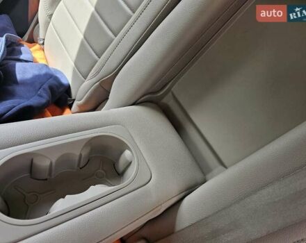 Червоний Форд Сі-Макс, об'ємом двигуна 2 л та пробігом 231 тис. км за 12300 $, фото 12 на Automoto.ua