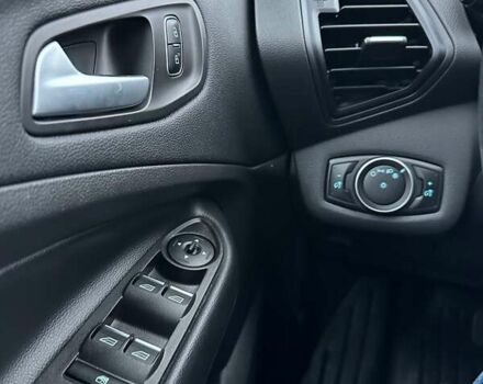 Красный Форд Си-Макс, объемом двигателя 2 л и пробегом 81 тыс. км за 14200 $, фото 12 на Automoto.ua