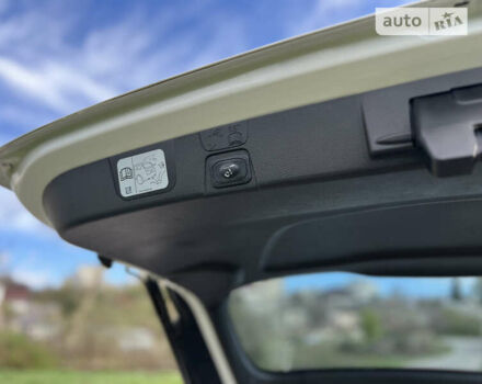 Форд Си-Макс, объемом двигателя 2 л и пробегом 210 тыс. км за 11900 $, фото 22 на Automoto.ua