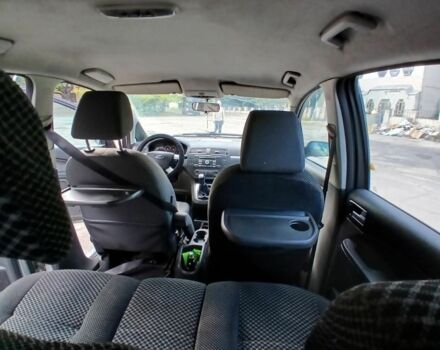 Серый Форд Си-Макс, объемом двигателя 1.6 л и пробегом 302 тыс. км за 3900 $, фото 6 на Automoto.ua