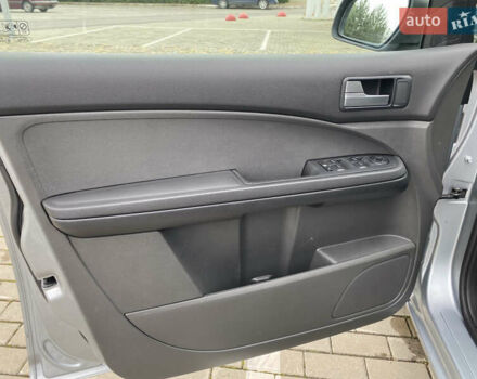 Сірий Форд Сі-Макс, об'ємом двигуна 1.6 л та пробігом 149 тис. км за 5500 $, фото 27 на Automoto.ua