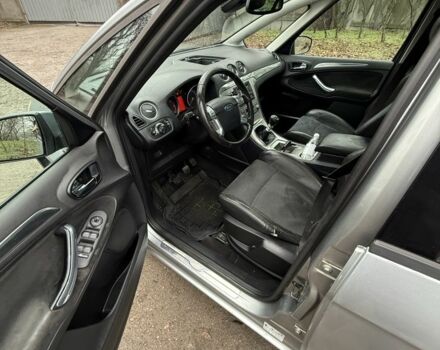 Серый Форд Си-Макс, объемом двигателя 1.8 л и пробегом 180 тыс. км за 2500 $, фото 5 на Automoto.ua