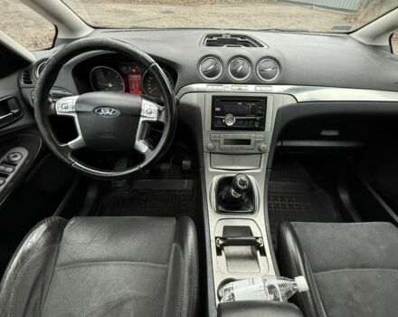 Серый Форд Си-Макс, объемом двигателя 1.8 л и пробегом 180 тыс. км за 2500 $, фото 4 на Automoto.ua