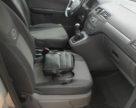 Серый Форд Си-Макс, объемом двигателя 1.6 л и пробегом 330 тыс. км за 3950 $, фото 5 на Automoto.ua