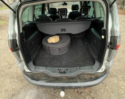 Серый Форд Си-Макс, объемом двигателя 1.8 л и пробегом 180 тыс. км за 2500 $, фото 7 на Automoto.ua