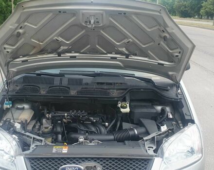 Серый Форд Си-Макс, объемом двигателя 1.6 л и пробегом 218 тыс. км за 4500 $, фото 13 на Automoto.ua