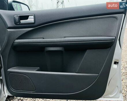 Серый Форд Си-Макс, объемом двигателя 1.6 л и пробегом 218 тыс. км за 5300 $, фото 20 на Automoto.ua