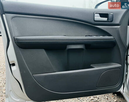 Серый Форд Си-Макс, объемом двигателя 1.6 л и пробегом 218 тыс. км за 5300 $, фото 10 на Automoto.ua