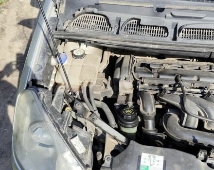 Серый Форд Си-Макс, объемом двигателя 1.6 л и пробегом 243 тыс. км за 4600 $, фото 9 на Automoto.ua