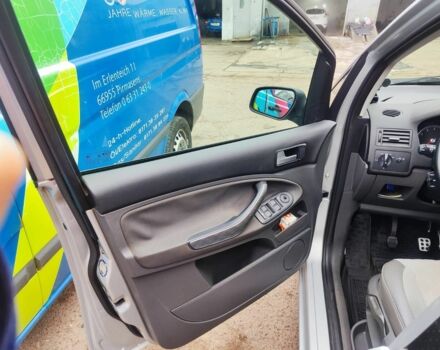 Серый Форд Си-Макс, объемом двигателя 1.8 л и пробегом 330 тыс. км за 6500 $, фото 1 на Automoto.ua