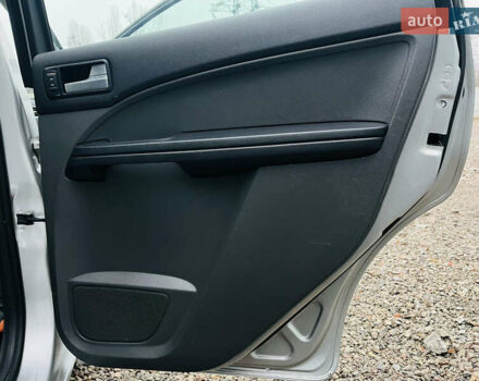 Серый Форд Си-Макс, объемом двигателя 1.6 л и пробегом 218 тыс. км за 5300 $, фото 17 на Automoto.ua