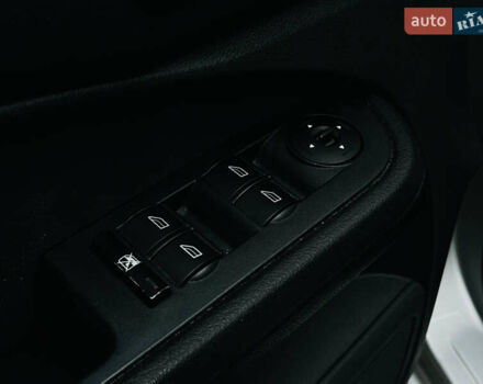 Серый Форд Си-Макс, объемом двигателя 1.6 л и пробегом 218 тыс. км за 5300 $, фото 11 на Automoto.ua