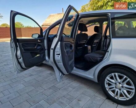 Серый Форд Си-Макс, объемом двигателя 1.75 л и пробегом 247 тыс. км за 5600 $, фото 1 на Automoto.ua