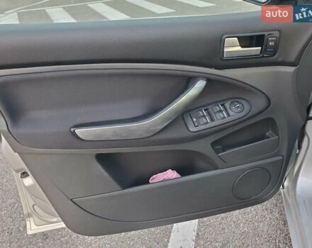 Серый Форд Си-Макс, объемом двигателя 2 л и пробегом 187 тыс. км за 5800 $, фото 21 на Automoto.ua