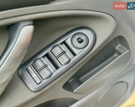 Сірий Форд Сі-Макс, об'ємом двигуна 1.6 л та пробігом 156 тис. км за 5850 $, фото 15 на Automoto.ua